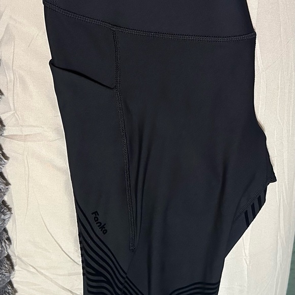 Tanks Lift n Curve Compression Capris XL - Picture 1 of 6